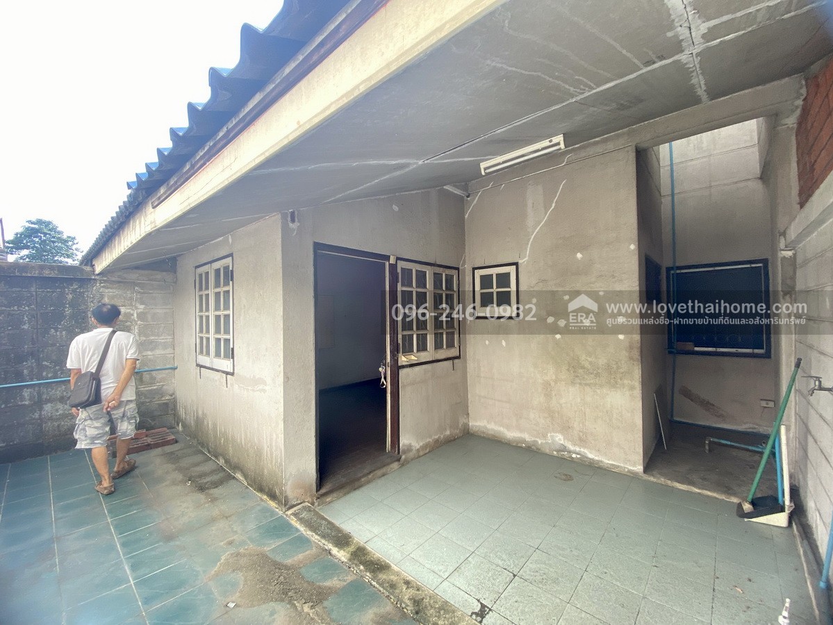 ขายบ้านแฝด โชคชัย 4 ซอย 64 หมู่บ้านราชาวิลล่า 2 ลาดพร้าว บ้านต้นซอย พื้นที่ 43 ตร.วา ทำเลดี ถนนในหมู่บ้านกว้าง เหมาะกับครอบครัวใหญ่