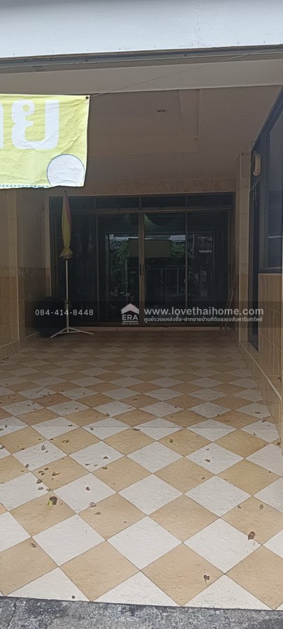ขายบ้านแฝด หมู่บ้านเสนาวิลล่า ถ.แฮปปี้แลนด์  พร้อมอยู่ 28 ตร.วา ราคาถูกมาก ใกล้เดอะมอลล์บางกะปิ และรถไฟฟ้าสายสีเหลือง