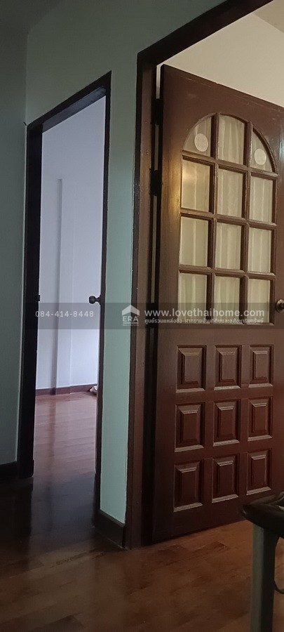 ขายบ้านแฝด หมู่บ้านเสนาวิลล่า ถ.แฮปปี้แลนด์  พร้อมอยู่ 28 ตร.วา ราคาถูกมาก ใกล้เดอะมอลล์บางกะปิ และรถไฟฟ้าสายสีเหลือง