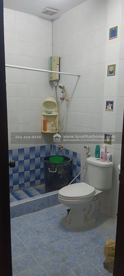 ขายบ้านแฝด หมู่บ้านเสนาวิลล่า ถ.แฮปปี้แลนด์  พร้อมอยู่ 28 ตร.วา ราคาถูกมาก ใกล้เดอะมอลล์บางกะปิ และรถไฟฟ้าสายสีเหลือง