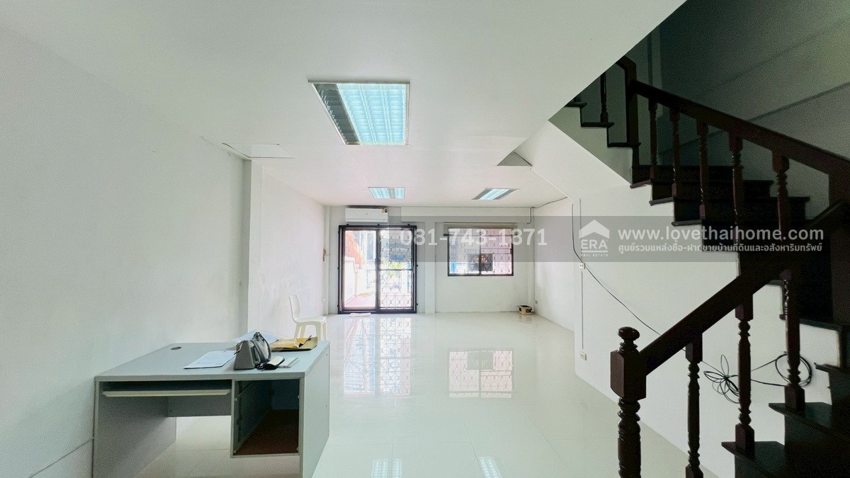 ให้เช่าทาวน์โฮม 3 ชั้น หมู่บ้านทาวน์อินทาวน์ ถนนอินทราภรณ์ ลาดพร้าว ถูกที่สุดในย่านนี้แล้ว! ทำเลทอง! หน้าปากซอยเป็นโรงเรียนอุดมศึกษา