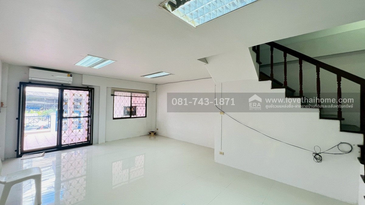 ให้เช่าทาวน์โฮม 3 ชั้น หมู่บ้านทาวน์อินทาวน์ ถนนอินทราภรณ์ ลาดพร้าว ถูกที่สุดในย่านนี้แล้ว! ทำเลทอง! หน้าปากซอยเป็นโรงเรียนอุดมศึกษา