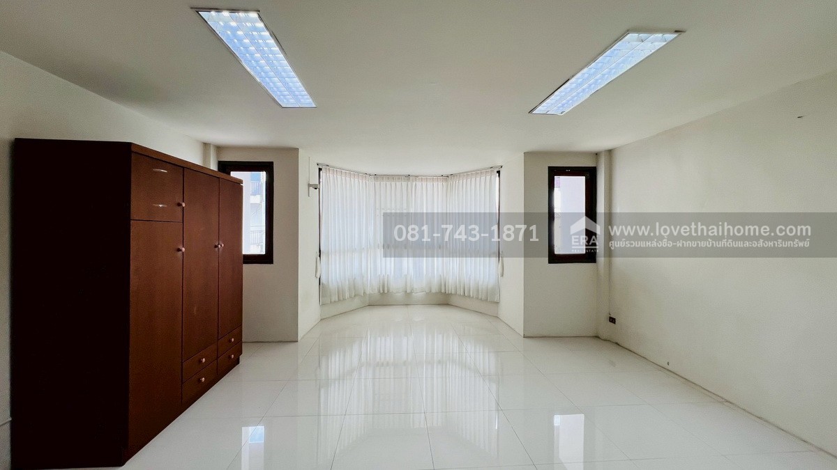 ให้เช่าทาวน์โฮม 3 ชั้น หมู่บ้านทาวน์อินทาวน์ ถนนอินทราภรณ์ ลาดพร้าว ถูกที่สุดในย่านนี้แล้ว! ทำเลทอง! หน้าปากซอยเป็นโรงเรียนอุดมศึกษา