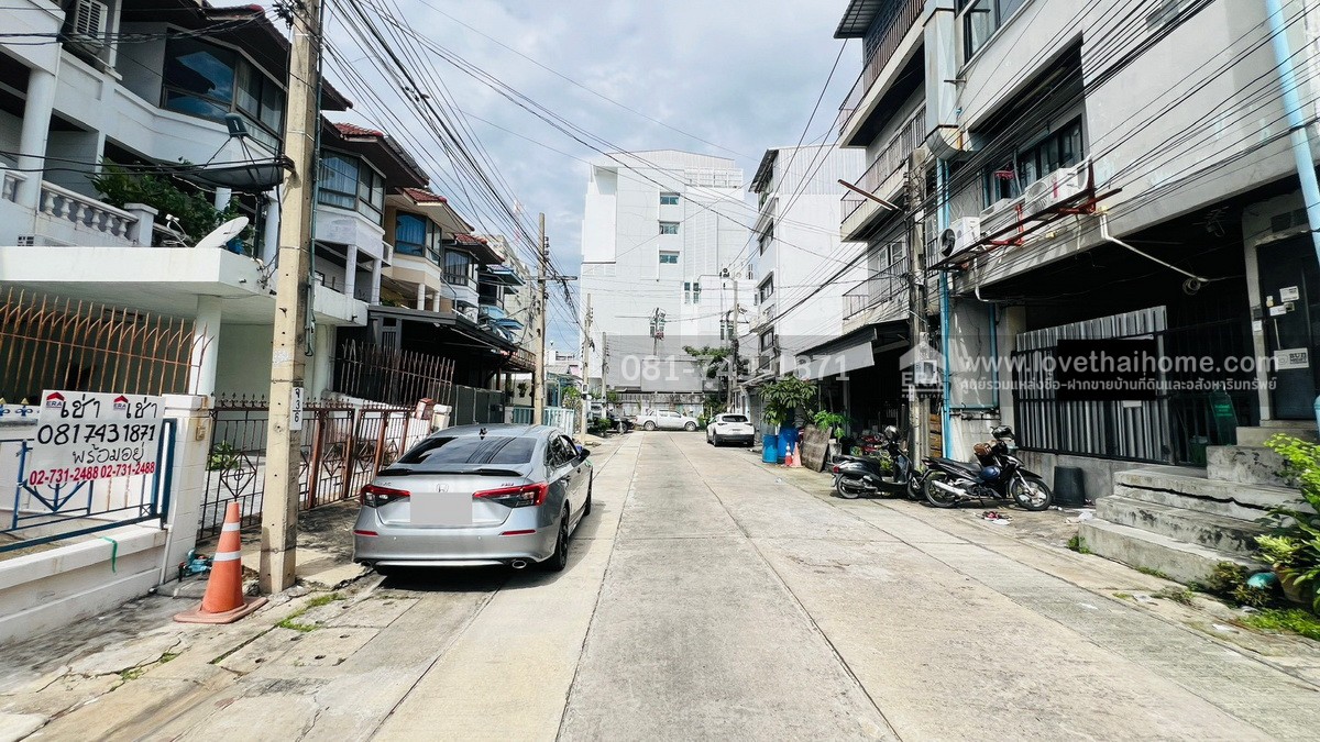 ให้เช่าทาวน์โฮม 3 ชั้น หมู่บ้านทาวน์อินทาวน์ ถนนอินทราภรณ์ ลาดพร้าว ถูกที่สุดในย่านนี้แล้ว! ทำเลทอง! หน้าปากซอยเป็นโรงเรียนอุดมศึกษา