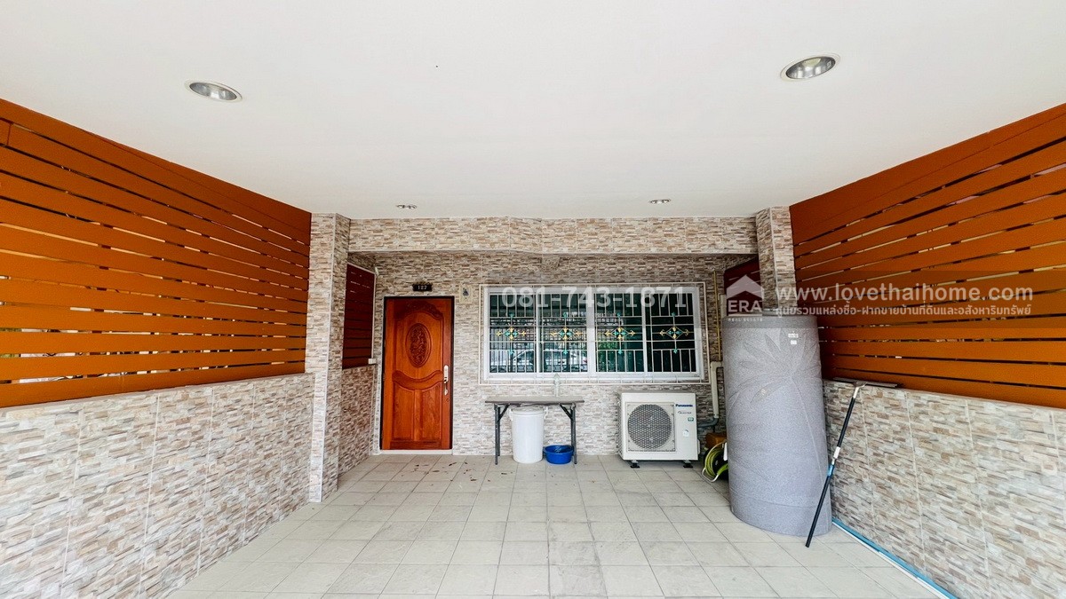 ขายทาวน์เฮ้าส์ 2 ชั้น บางอ้อ หมู่บ้านเจ้าพระยา บางพลัด82 ซอยจรัญสนิทวงศ์82 พื้นที่ 25 ตรว. หน้าปากซอยมี Tops Daily ใกล้สถานีรถไฟฟ้าบางพลัด สำนักงานเขตบางพลัด บ้านทำใหม่ลงเสาเข็มชั้นล่างทั้งชั้น แถมเฟอร์+เครื่องใช้ไฟฟ้า ถูกที่สุดในละแวกนี้