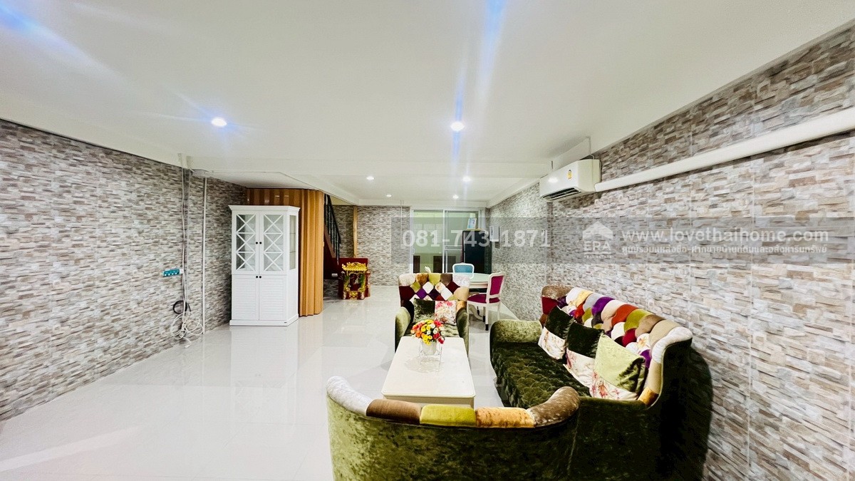 ขายทาวน์เฮ้าส์ 2 ชั้น บางอ้อ หมู่บ้านเจ้าพระยา บางพลัด82 ซอยจรัญสนิทวงศ์82 พื้นที่ 25 ตรว. หน้าปากซอยมี Tops Daily ใกล้สถานีรถไฟฟ้าบางพลัด สำนักงานเขตบางพลัด บ้านทำใหม่ลงเสาเข็มชั้นล่างทั้งชั้น แถมเฟอร์+เครื่องใช้ไฟฟ้า ถูกที่สุดในละแวกนี้