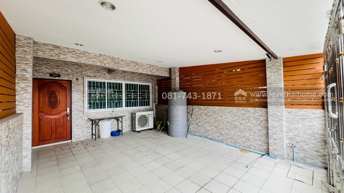 ขายทาวน์เฮ้าส์ 2 ชั้น บางอ้อ หมู่บ้านเจ้าพระยา บางพลัด82 ซอยจรัญสนิทวงศ์82 พื้นที่ 25 ตรว. หน้าปากซอยมี Tops Daily ใกล้สถานีรถไฟฟ้าบางพลัด สำนักงานเขตบางพลัด บ้านทำใหม่ลงเสาเข็มชั้นล่างทั้งชั้น แถมเฟอร์+เครื่องใช้ไฟฟ้า ถูกที่สุดในละแวกนี้