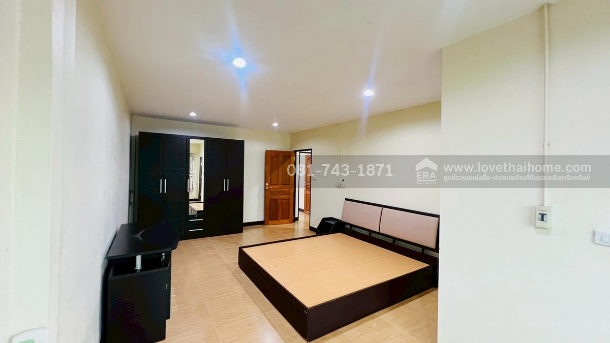 ขายทาวน์เฮ้าส์ 2 ชั้น บางอ้อ หมู่บ้านเจ้าพระยา บางพลัด82 ซอยจรัญสนิทวงศ์82 พื้นที่ 25 ตรว. หน้าปากซอยมี Tops Daily ใกล้สถานีรถไฟฟ้าบางพลัด สำนักงานเขตบางพลัด บ้านทำใหม่ลงเสาเข็มชั้นล่างทั้งชั้น แถมเฟอร์+เครื่องใช้ไฟฟ้า ถูกที่สุดในละแวกนี้