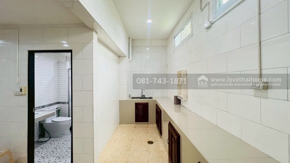 ขายทาวน์เฮ้าส์ 2 ชั้น บางอ้อ หมู่บ้านเจ้าพระยา บางพลัด82 ซอยจรัญสนิทวงศ์82 พื้นที่ 25 ตรว. หน้าปากซอยมี Tops Daily ใกล้สถานีรถไฟฟ้าบางพลัด สำนักงานเขตบางพลัด บ้านทำใหม่ลงเสาเข็มชั้นล่างทั้งชั้น แถมเฟอร์+เครื่องใช้ไฟฟ้า ถูกที่สุดในละแวกนี้