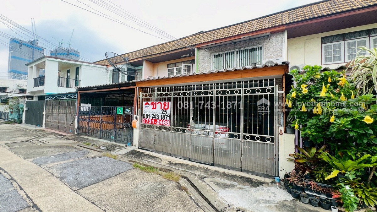 ขายทาวน์เฮ้าส์ 2 ชั้น บางอ้อ หมู่บ้านเจ้าพระยา บางพลัด82 ซอยจรัญสนิทวงศ์82 พื้นที่ 25 ตรว. หน้าปากซอยมี Tops Daily ใกล้สถานีรถไฟฟ้าบางพลัด สำนักงานเขตบางพลัด บ้านทำใหม่ลงเสาเข็มชั้นล่างทั้งชั้น แถมเฟอร์+เครื่องใช้ไฟฟ้า ถูกที่สุดในละแวกนี้