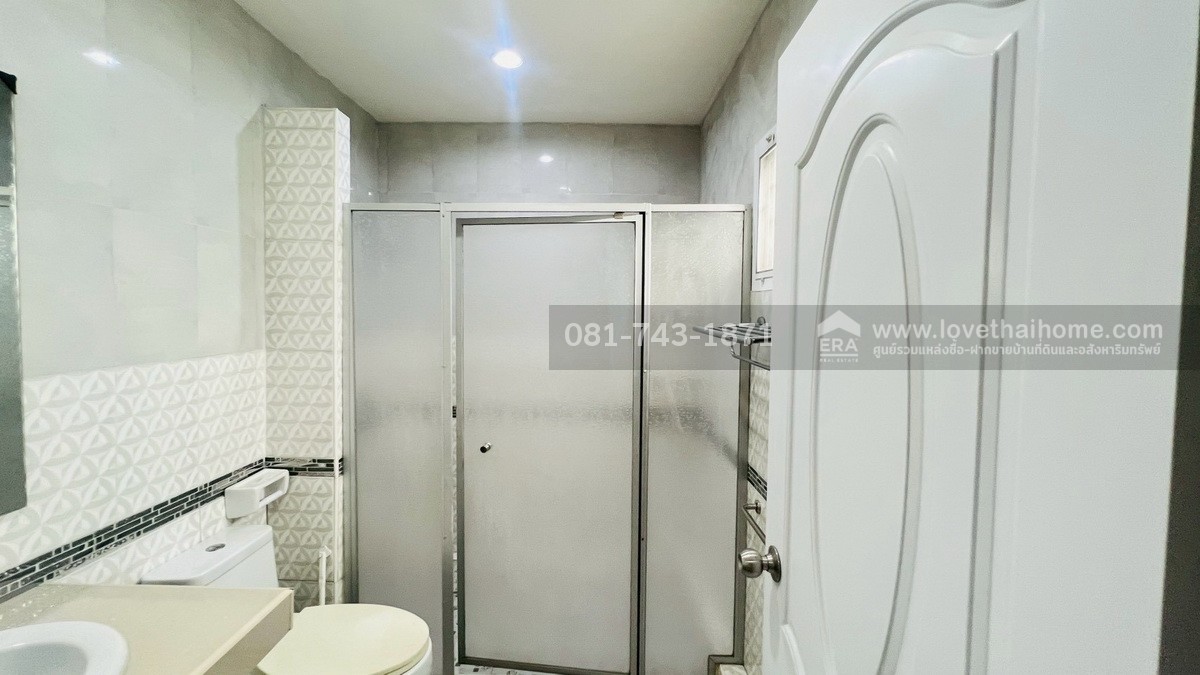 ขายทาวน์เฮ้าส์ 2 ชั้น บางอ้อ หมู่บ้านเจ้าพระยา บางพลัด82 ซอยจรัญสนิทวงศ์82 พื้นที่ 25 ตรว. หน้าปากซอยมี Tops Daily ใกล้สถานีรถไฟฟ้าบางพลัด สำนักงานเขตบางพลัด บ้านทำใหม่ลงเสาเข็มชั้นล่างทั้งชั้น แถมเฟอร์+เครื่องใช้ไฟฟ้า ถูกที่สุดในละแวกนี้