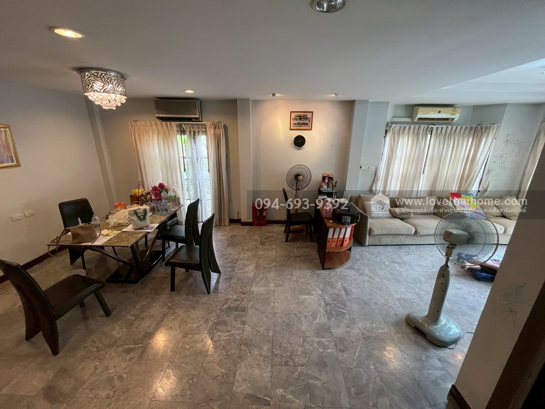 ขายบ้านเดี่ยว 2 ชั้น หมู่บ้านฟลอร่าวิลล์ ซอยสุวินทวงศ์38 พื้นที่ 56 ตรว. สวย พร้อมอยู่ บ้านนายพล ออกแบบโดยดีไซน์เอง (สวยเก๋) "ถูกโดนใจ" 