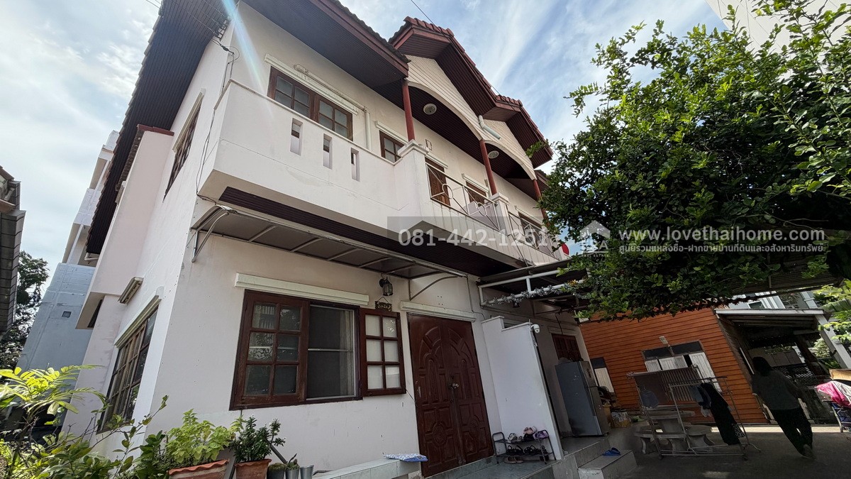 ขายบ้านแฝด2ชั้น 2ห้องติดกัน ซอยลาดพร้าว1 แยก20 พื้นที่50ตรว.สภาพดีพร้อมอยู่ ขายเพียงแค่7.5 ล้านบาทเท่านั้น เฉพาะราคาที่ดินก็เกือบเท่าราคาตั้งขายแล้ว นี่ถ้ารวมตัวบ้านเข้าไปอีก บอกได้เลยว่าคุ้มสุดคุ้ม