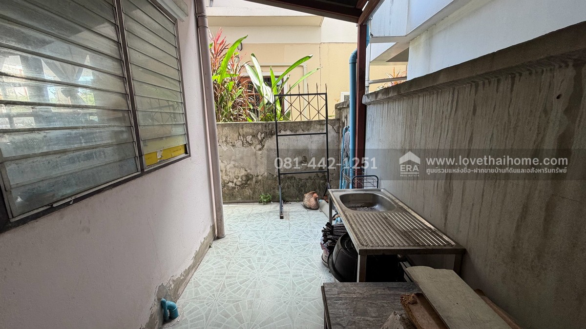 ขายบ้านแฝด2ชั้น 2ห้องติดกัน ซอยลาดพร้าว1 แยก20 พื้นที่50ตรว.สภาพดีพร้อมอยู่ ขายเพียงแค่7.5 ล้านบาทเท่านั้น เฉพาะราคาที่ดินก็เกือบเท่าราคาตั้งขายแล้ว นี่ถ้ารวมตัวบ้านเข้าไปอีก บอกได้เลยว่าคุ้มสุดคุ้ม