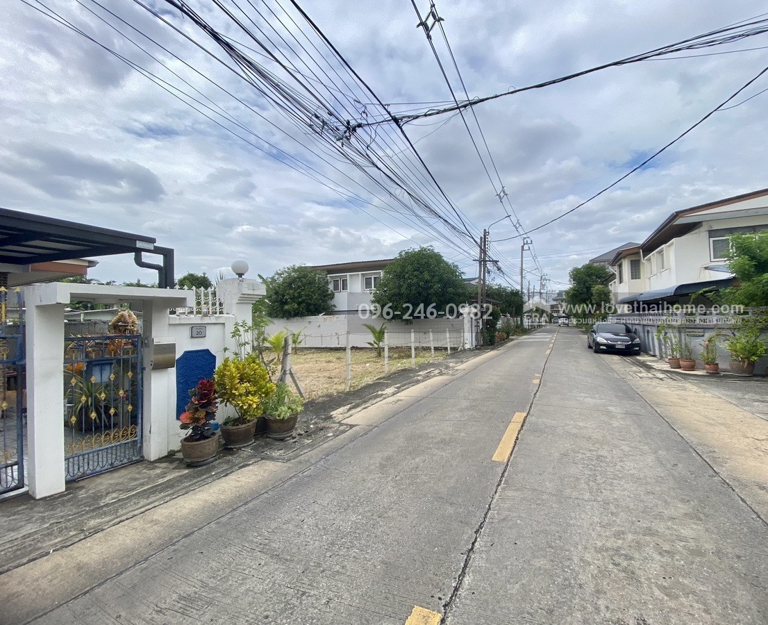 ขายที่ดินเปล่าถมแล้ว หมู่บ้านอมรพันธ์ 9 ซ.8/8 ถ.เสนานิคม 1 ซ.42 แยก 11-2 พื้นที่ 80 ตร.วา รูปแปลงสวย เหมาะสร้างบ้านพักอาศัย ใกล้ ม.เกษตร