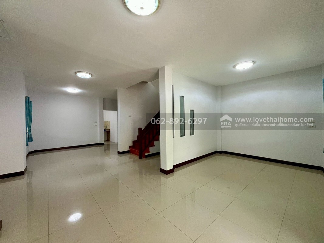 ขายบ้านแฝด 2 ชั้น ซอยเพชรเกษม77 แยก3-10 ขนาด 33.5 ตรว. หลังมุม สวยรีโนเวทใหม่ พร้อมอยู่ ขายราคาพิเศษ ทำเลดี สนใจโทร. 062-892-6297