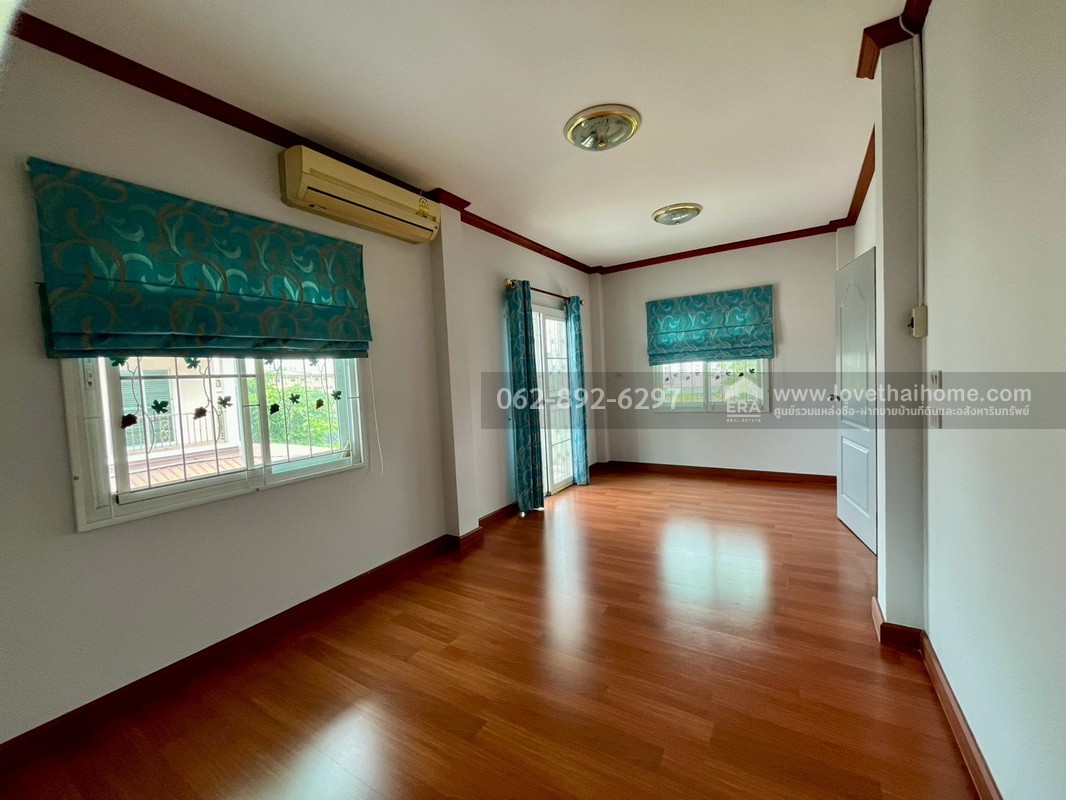 ขายบ้านแฝด 2 ชั้น ซอยเพชรเกษม77 แยก3-10 ขนาด 33.5 ตรว. หลังมุม สวยรีโนเวทใหม่ พร้อมอยู่ ขายราคาพิเศษ ทำเลดี สนใจโทร. 062-892-6297