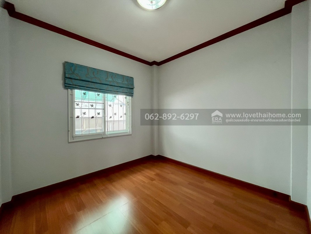 ขายบ้านแฝด 2 ชั้น ซอยเพชรเกษม77 แยก3-10 ขนาด 33.5 ตรว. หลังมุม สวยรีโนเวทใหม่ พร้อมอยู่ ขายราคาพิเศษ ทำเลดี สนใจโทร. 062-892-6297