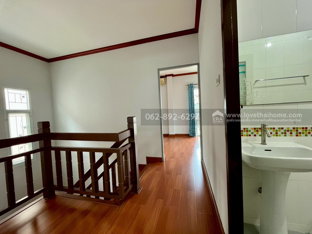 ขายบ้านแฝด 2 ชั้น ซอยเพชรเกษม77 แยก3-10 ขนาด 33.5 ตรว. หลังมุม สวยรีโนเวทใหม่ พร้อมอยู่ ขายราคาพิเศษ ทำเลดี สนใจโทร. 062-892-6297