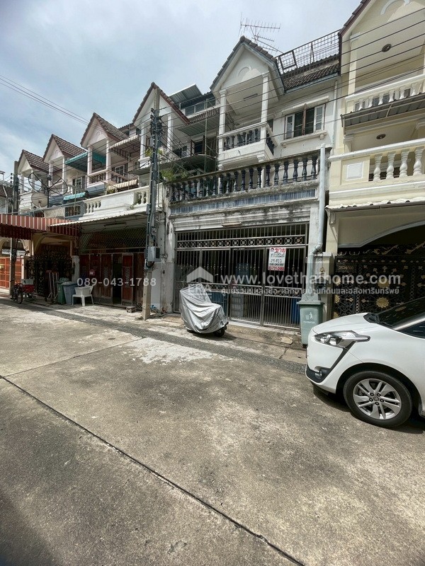 ขายทาวน์โฮม 3 ชั้น หมู่บ้านศรีไทยวิลล่า ซอยเจริญราษฎร์7 พื้นที่ 29 ตรว. ทำเลทอง ใจกลางเมือง ใกล้เซ็นทรัล พระราม3
