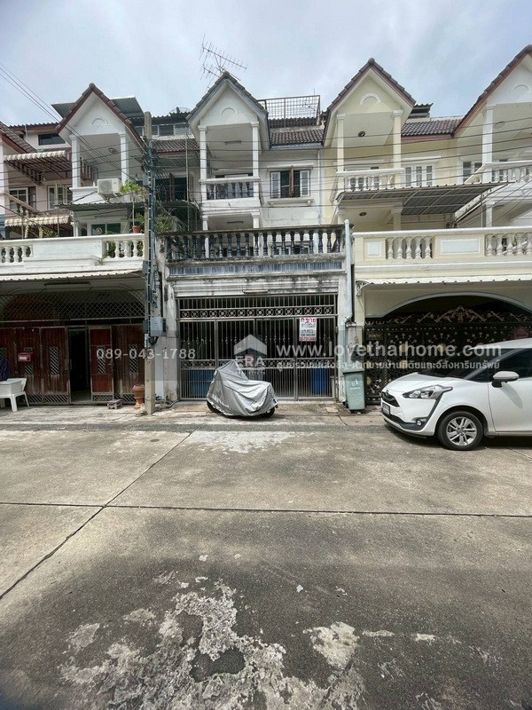 ขายทาวน์โฮม 3 ชั้น หมู่บ้านศรีไทยวิลล่า ซอยเจริญราษฎร์7 พื้นที่ 29 ตรว. ทำเลทอง ใจกลางเมือง ใกล้เซ็นทรัล พระราม3