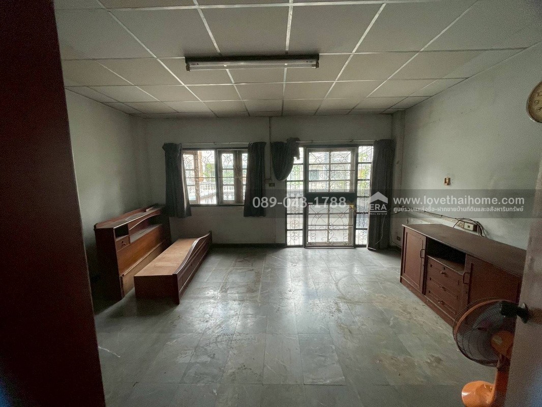 ขายทาวน์โฮม 3 ชั้น หมู่บ้านศรีไทยวิลล่า ซอยเจริญราษฎร์7 พื้นที่ 29 ตรว. ทำเลทอง ใจกลางเมือง ใกล้เซ็นทรัล พระราม3