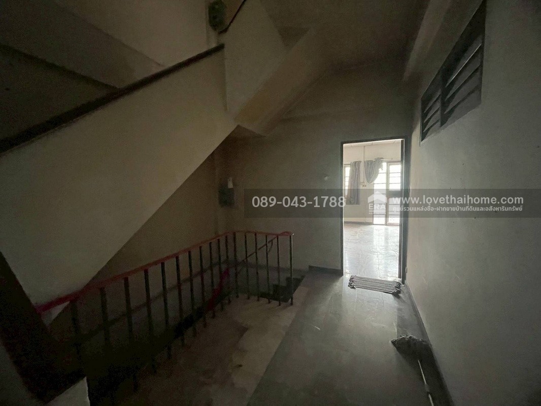 ขายทาวน์โฮม 3 ชั้น หมู่บ้านศรีไทยวิลล่า ซอยเจริญราษฎร์7 พื้นที่ 29 ตรว. ทำเลทอง ใจกลางเมือง ใกล้เซ็นทรัล พระราม3