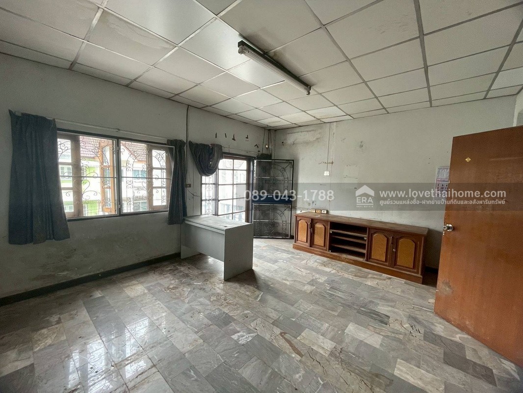 ขายทาวน์โฮม 3 ชั้น หมู่บ้านศรีไทยวิลล่า ซอยเจริญราษฎร์7 พื้นที่ 29 ตรว. ทำเลทอง ใจกลางเมือง ใกล้เซ็นทรัล พระราม3