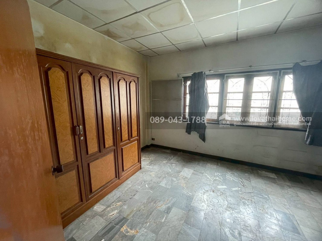 ขายทาวน์โฮม 3 ชั้น หมู่บ้านศรีไทยวิลล่า ซอยเจริญราษฎร์7 พื้นที่ 29 ตรว. ทำเลทอง ใจกลางเมือง ใกล้เซ็นทรัล พระราม3