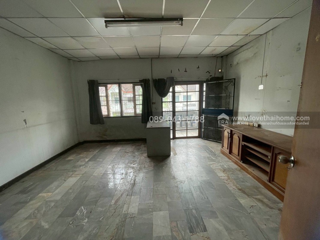 ขายทาวน์โฮม 3 ชั้น หมู่บ้านศรีไทยวิลล่า ซอยเจริญราษฎร์7 พื้นที่ 29 ตรว. ทำเลทอง ใจกลางเมือง ใกล้เซ็นทรัล พระราม3