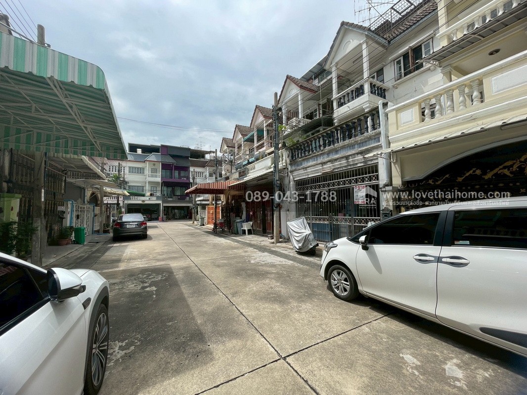 ขายทาวน์โฮม 3 ชั้น หมู่บ้านศรีไทยวิลล่า ซอยเจริญราษฎร์7 พื้นที่ 29 ตรว. ทำเลทอง ใจกลางเมือง ใกล้เซ็นทรัล พระราม3