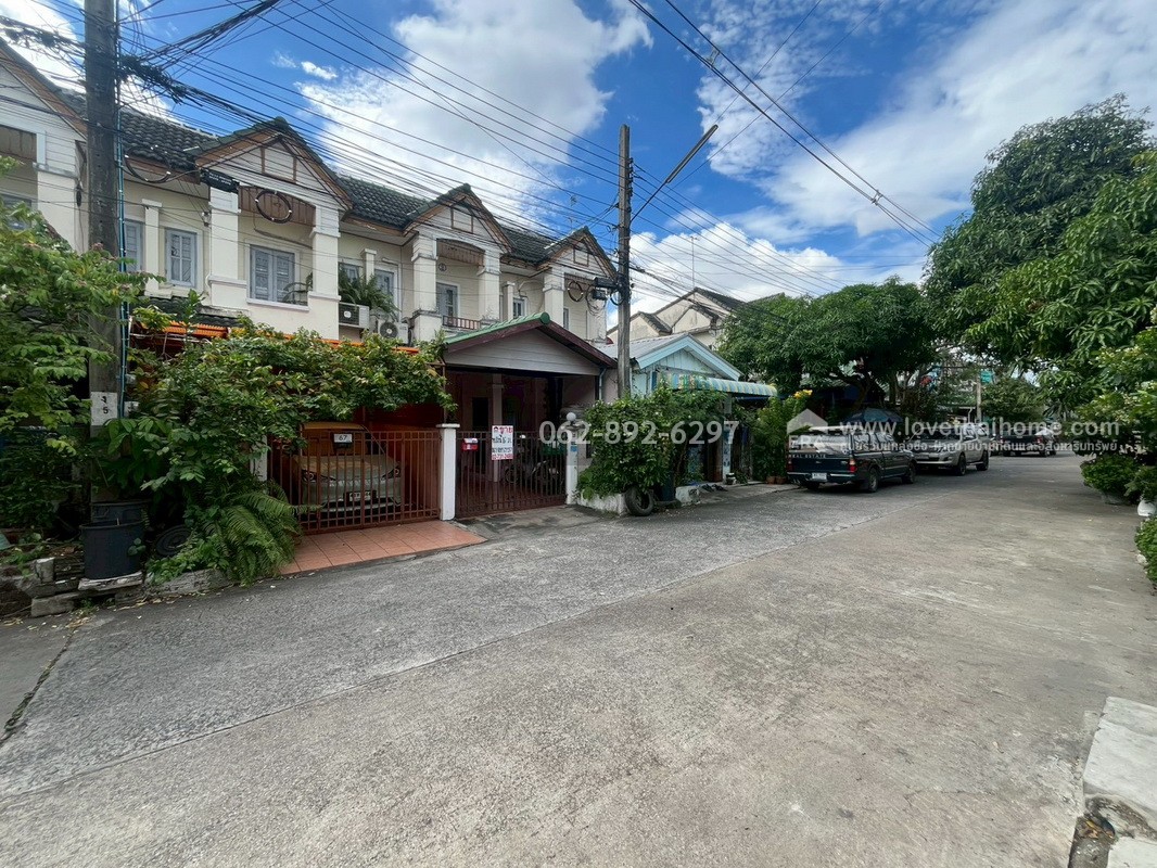 ขายทาวน์เฮ้าส์2ชั้นหมู่บ้านกฤษณา ร่มเกล้า12 ขนาด 16 ตรว. ขายถูกเพียงแค่ 1.49 ล้านบาท ใกล้บิ๊กซี ทำเลทอง ราคาถูกสุดในย่านนี้ สนใจโทร. 062-892-6297