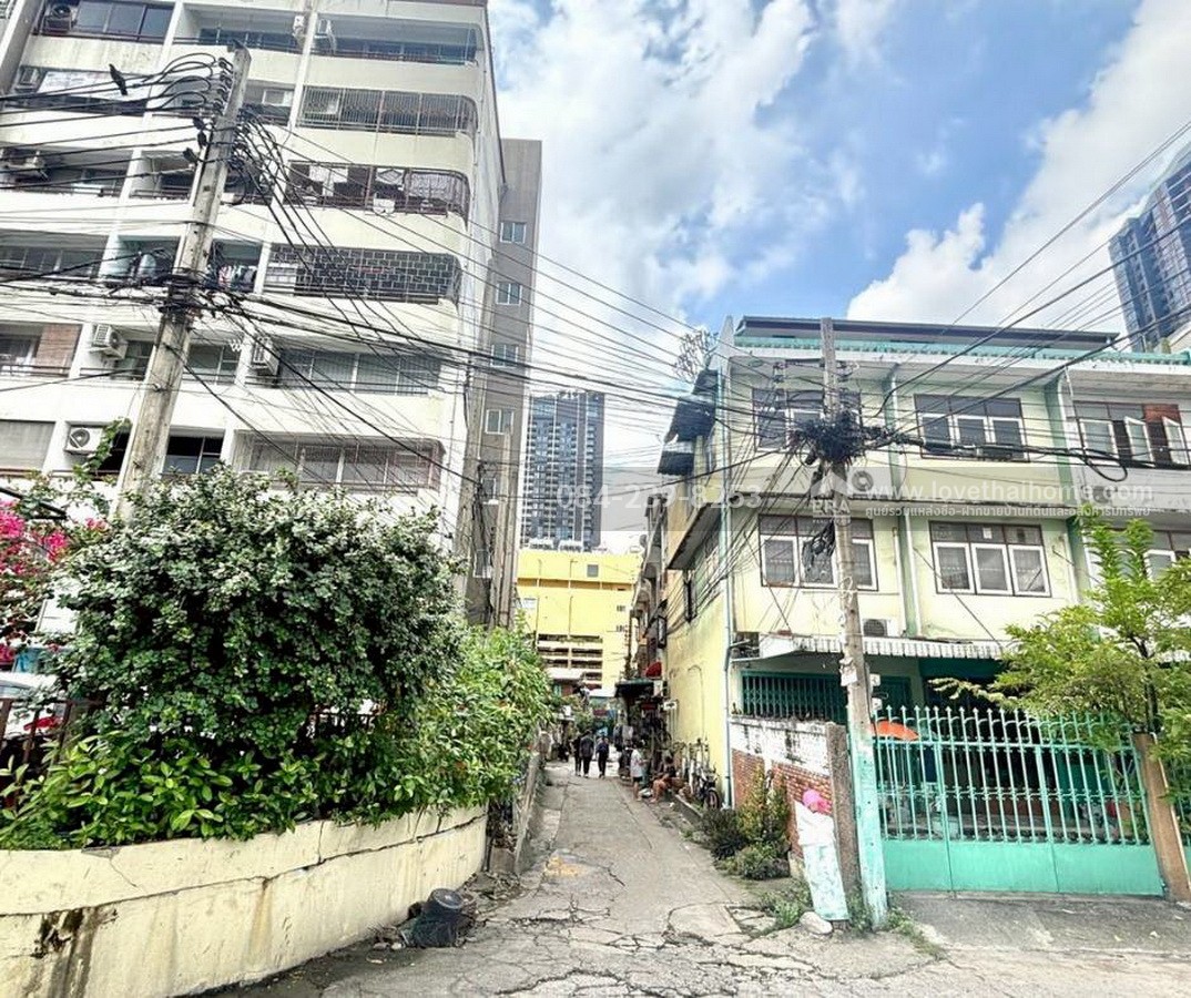 ขายตึกแถว ลาดพร้าว1-จตุจักร ใกล้ยูเนี่ยนมอลล์ พื้นที่12ตรว. ทำเลทองใจกลางเมือง ใกล้เซ็นทรัลลาดพร้าว-เมเจอร์รัชโยธิน และยังใกล้รถไฟฟ้า MRT พหลโยธิน และ BTS ห้าแยกลาดพร้าว