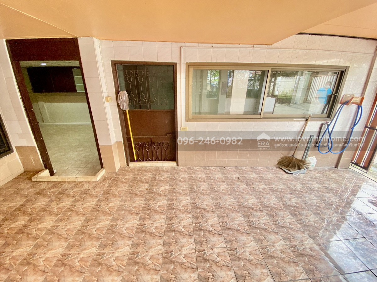 ขายทาวน์เฮ้าส์ ทำเลลาดพร้าว ถ.โชคชัย 4 ซอย 50 แยก 6 หมู่บ้านสังสิทธิ์ ซอย 7 พื้นที่ 27 ตร.วา ราคานี้ไม่มีอีกแล้ว! เข้า-ออกได้ทั้ง ถ.โชคชัย 4, ลาดพร้าว 71, ประดิษฐ์มนูธรรม (เลียบด่วน)