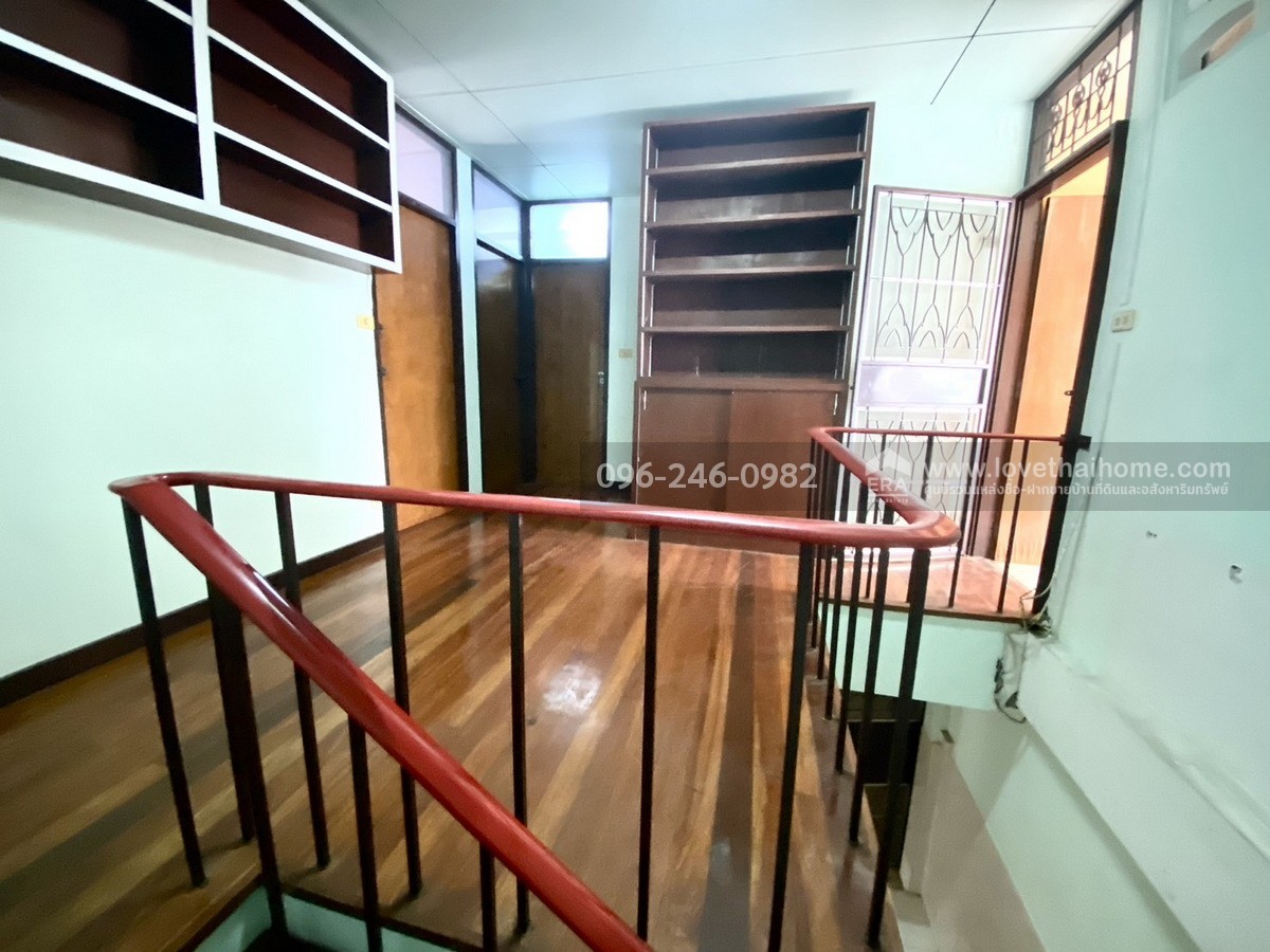 ขายทาวน์เฮ้าส์ ทำเลลาดพร้าว ถ.โชคชัย 4 ซอย 50 แยก 6 หมู่บ้านสังสิทธิ์ ซอย 7 พื้นที่ 27 ตร.วา ราคานี้ไม่มีอีกแล้ว! เข้า-ออกได้ทั้ง ถ.โชคชัย 4, ลาดพร้าว 71, ประดิษฐ์มนูธรรม (เลียบด่วน)