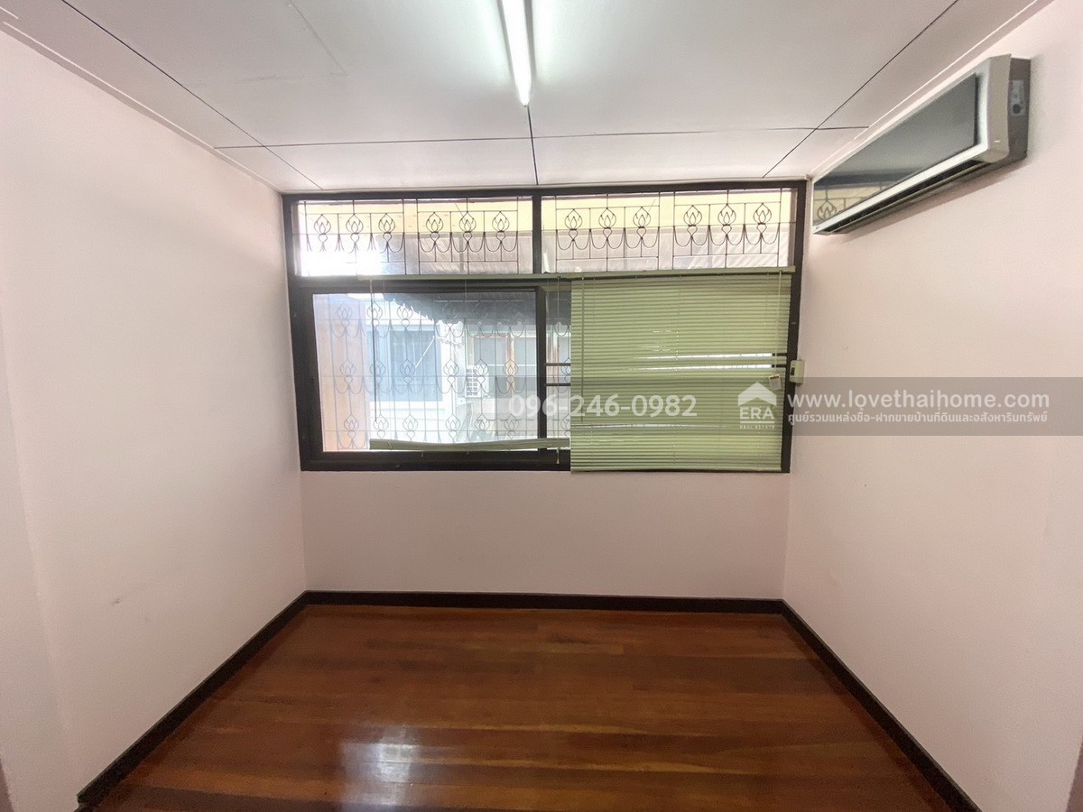 ขายทาวน์เฮ้าส์ ทำเลลาดพร้าว ถ.โชคชัย 4 ซอย 50 แยก 6 หมู่บ้านสังสิทธิ์ ซอย 7 พื้นที่ 27 ตร.วา ราคานี้ไม่มีอีกแล้ว! เข้า-ออกได้ทั้ง ถ.โชคชัย 4, ลาดพร้าว 71, ประดิษฐ์มนูธรรม (เลียบด่วน)