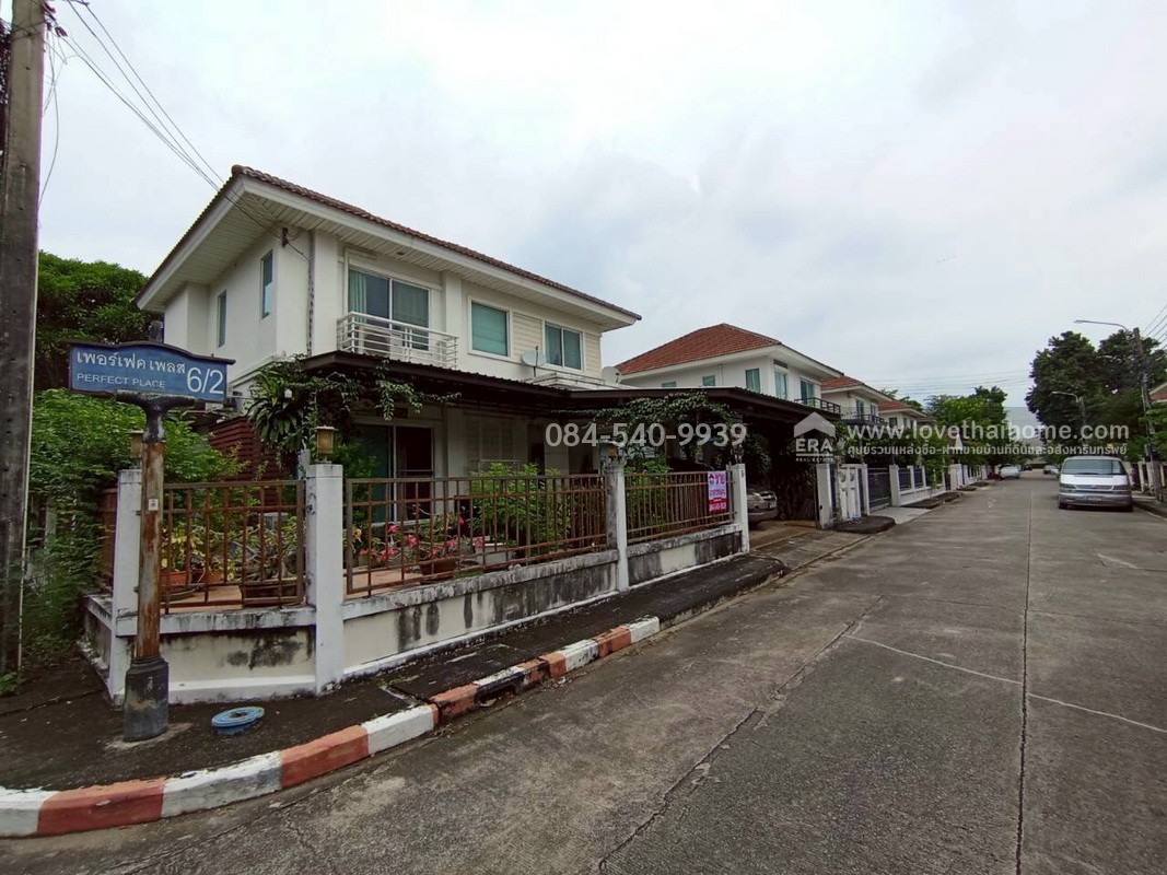ขายบ้านเดี่ยว 2 ชั้น หมู่บ้านเพอร์เฟคเพลส ซอยลาดกระบัง20/3 ถนนสุขุมวิท77 บ้านหลังมุม พื้นที่ 58.9 ตรว. บ้านพร้อมอยู่ บรรยากาศดี สังคมดี ไม่วุ่นวาย ระบบความปลอดภัยสูง มีสิ่งอำนวยความสะดวก เดินทางสะดวกหลากหลายเส้นทาง