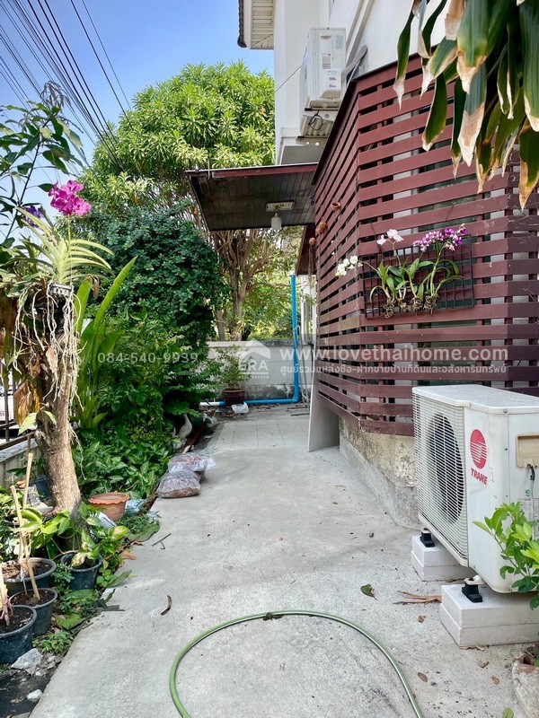 ขายบ้านเดี่ยว 2 ชั้น หมู่บ้านเพอร์เฟคเพลส ซอยลาดกระบัง20/3 ถนนสุขุมวิท77 บ้านหลังมุม พื้นที่ 58.9 ตรว. บ้านพร้อมอยู่ บรรยากาศดี สังคมดี ไม่วุ่นวาย ระบบความปลอดภัยสูง มีสิ่งอำนวยความสะดวก เดินทางสะดวกหลากหลายเส้นทาง