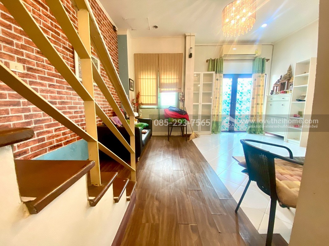 ขายทาวน์โฮม 3 ชั้น หมู่บ้านแมกไม้ วัชรพล สุขาภิบาล5 พื้นที่ 23.6 ตารางวา ขายถูก จองด่วน!! สภาพสวย ตรงข้ามตลาดวงศกร