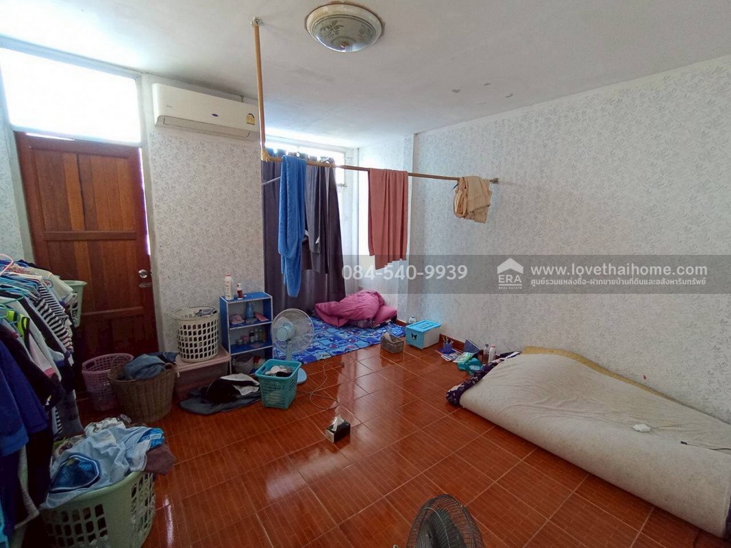 ขายทาวน์เฮ้าส์ 2 ชั้น หมู่บ้านอยู่เจริญ4 ลำลูกกา คลอง4 เนื้อที่ 17 ตรว. บ้านพร้อมอยู่ ห้องมุม ที่สุดในทำเลบ้านโซนลำลูกกา/รังสิต ฟังก์ชันครบครัน เดินทางง่าย ใกล้ทางด่วน การเดินทางเข้า-ออกสะดวกได้หลายช่องทาง