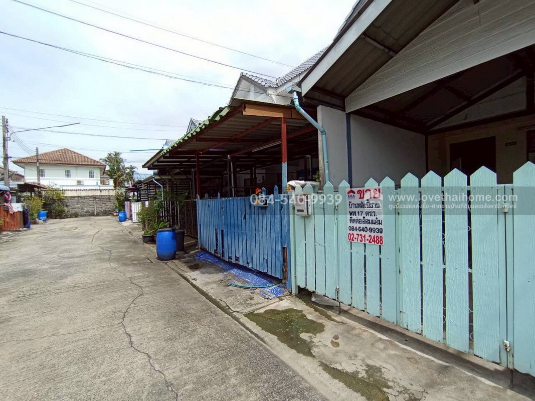 ขายทาวน์เฮ้าส์ 2 ชั้น หมู่บ้านอยู่เจริญ4 ลำลูกกา คลอง4 เนื้อที่ 17 ตรว. บ้านพร้อมอยู่ ห้องมุม ที่สุดในทำเลบ้านโซนลำลูกกา/รังสิต ฟังก์ชันครบครัน เดินทางง่าย ใกล้ทางด่วน การเดินทางเข้า-ออกสะดวกได้หลายช่องทาง