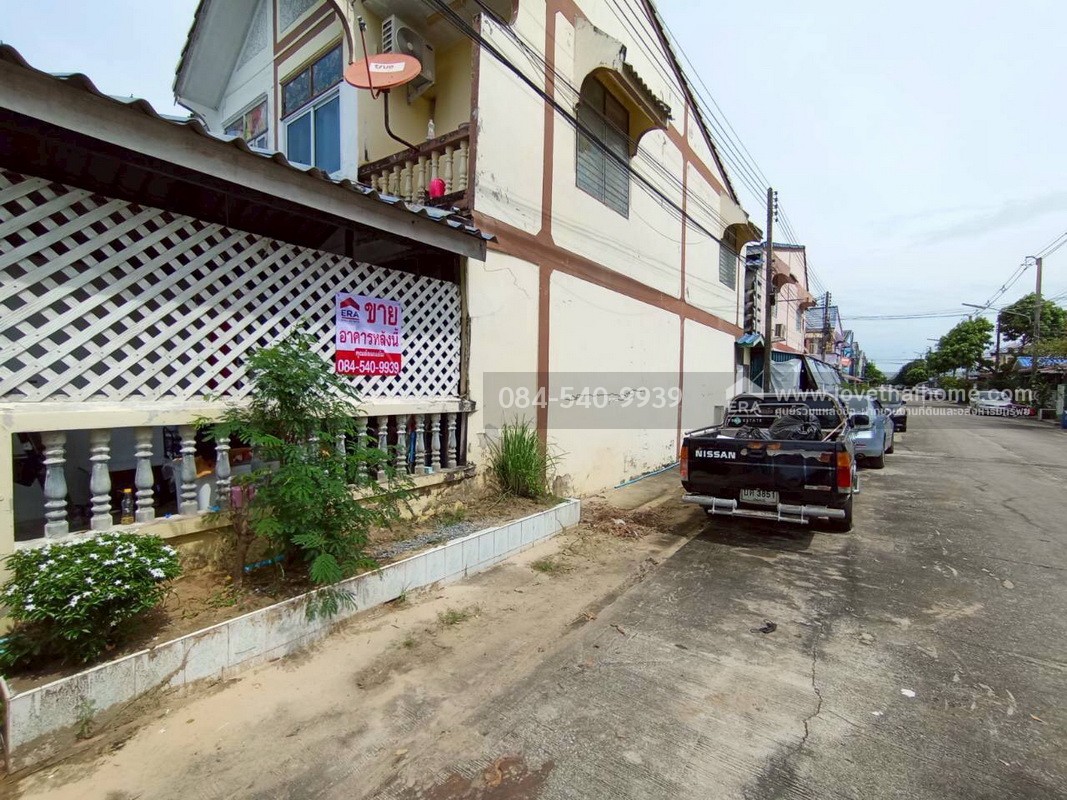 ขายทาวน์เฮ้าส์ 2 ชั้น หมู่บ้านอยู่เจริญ4 ลำลูกกา คลอง4 เนื้อที่ 17 ตรว. บ้านพร้อมอยู่ ห้องมุม ที่สุดในทำเลบ้านโซนลำลูกกา/รังสิต ฟังก์ชันครบครัน เดินทางง่าย ใกล้ทางด่วน การเดินทางเข้า-ออกสะดวกได้หลายช่องทาง