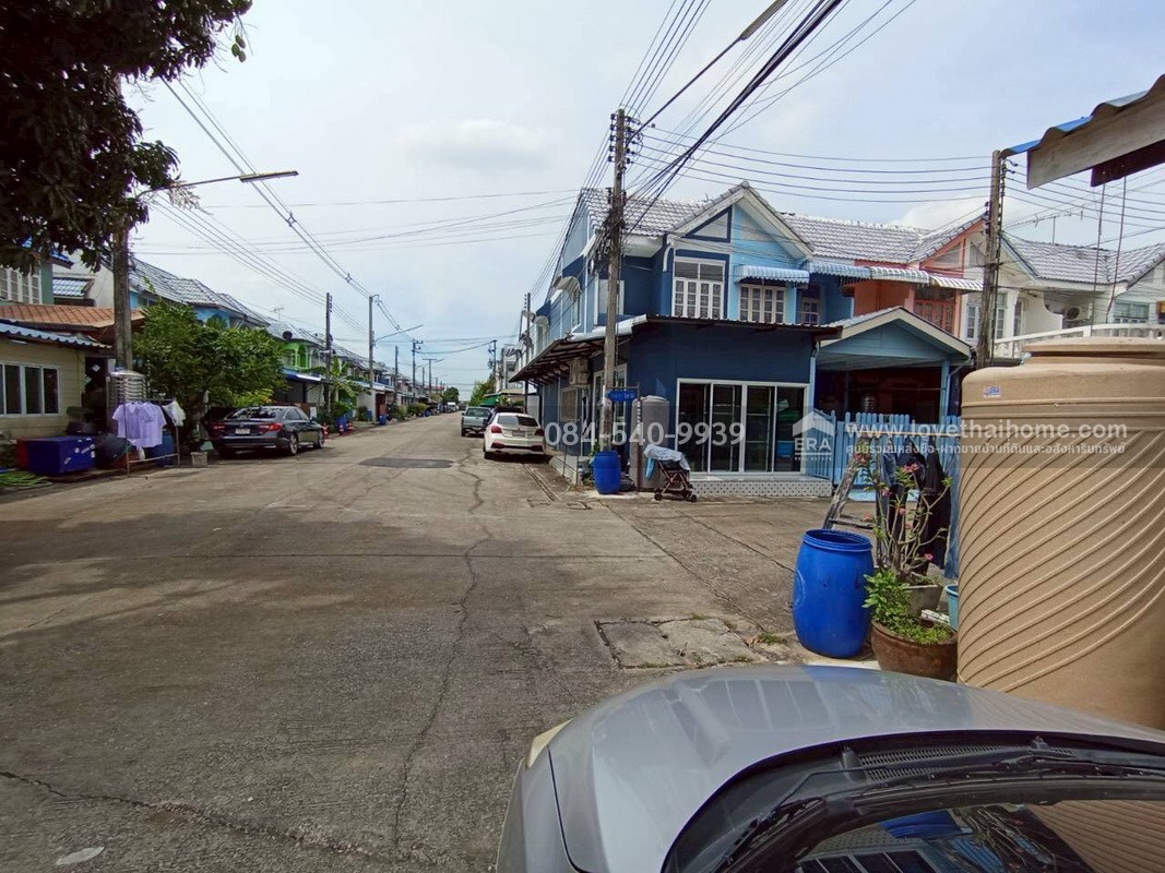 ขายทาวน์เฮ้าส์ 2 ชั้น หมู่บ้านอยู่เจริญ4 ลำลูกกา คลอง4 เนื้อที่ 17 ตรว. บ้านพร้อมอยู่ ห้องมุม ที่สุดในทำเลบ้านโซนลำลูกกา/รังสิต ฟังก์ชันครบครัน เดินทางง่าย ใกล้ทางด่วน การเดินทางเข้า-ออกสะดวกได้หลายช่องทาง