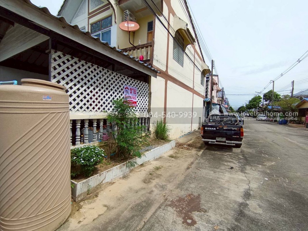 ขายทาวน์เฮ้าส์ 2 ชั้น หมู่บ้านอยู่เจริญ4 ลำลูกกา คลอง4 เนื้อที่ 17 ตรว. บ้านพร้อมอยู่ ห้องมุม ที่สุดในทำเลบ้านโซนลำลูกกา/รังสิต ฟังก์ชันครบครัน เดินทางง่าย ใกล้ทางด่วน การเดินทางเข้า-ออกสะดวกได้หลายช่องทาง
