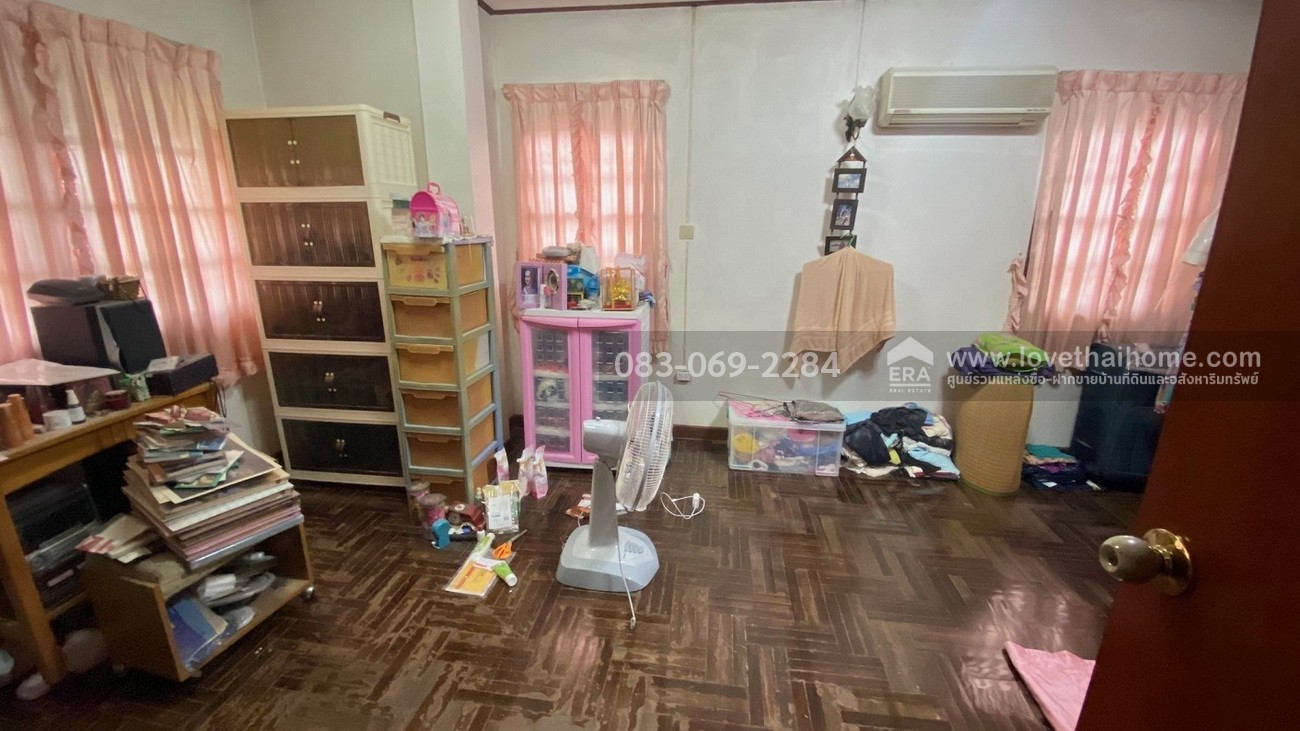 ขายบ้านกฤษดานคร 18 ถ.พุทธมณฑลสาย 3 อยู่ต้นหมู่บ้าน พื้นที่ 126 ตร.วา ใกล้ถนนใหญ่ ทำเลดีมาก