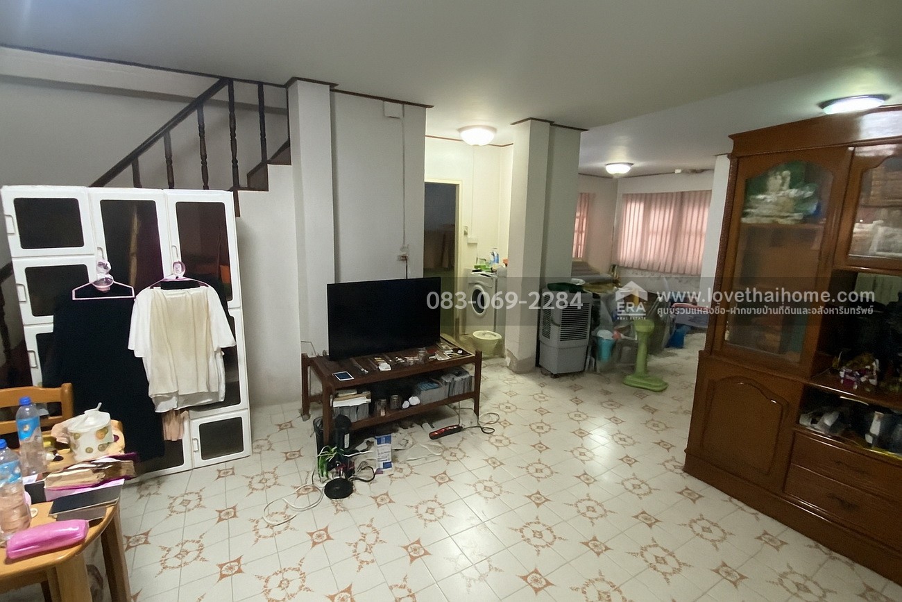 ขายบ้านกฤษดานคร 18 ถ.พุทธมณฑลสาย 3 อยู่ต้นหมู่บ้าน พื้นที่ 126 ตร.วา ใกล้ถนนใหญ่ ทำเลดีมาก