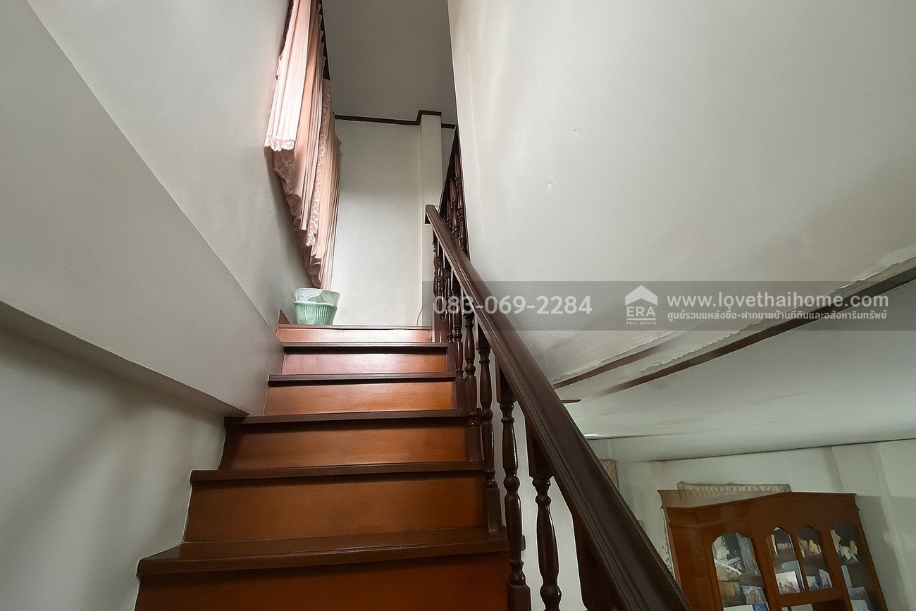 ขายบ้านกฤษดานคร 18 ถ.พุทธมณฑลสาย 3 อยู่ต้นหมู่บ้าน พื้นที่ 126 ตร.วา ใกล้ถนนใหญ่ ทำเลดีมาก