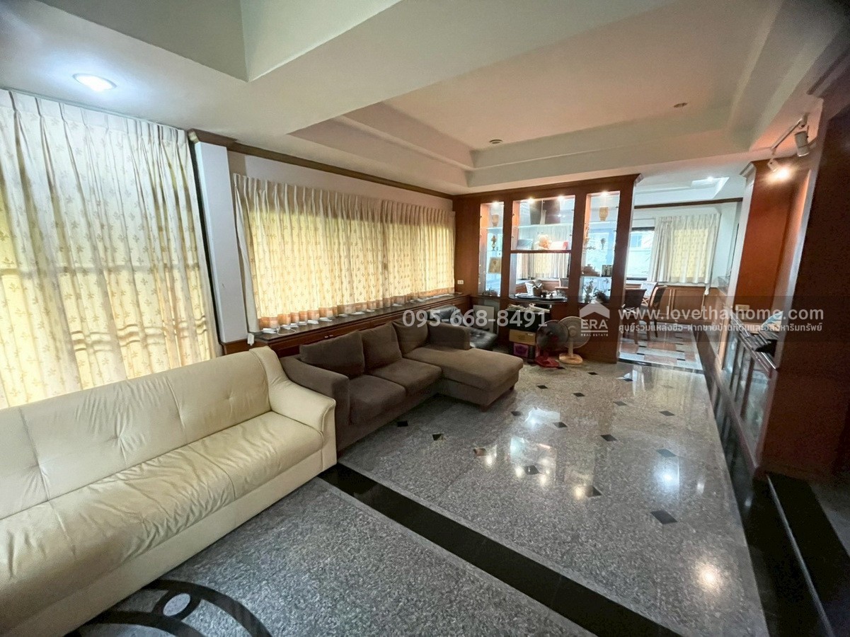 ขายบ้านเดี่ยวซอยลาดพร้าว124 พื้นที่249ตรว.ห่างจากถนนลาดพร้าว650เมตร ขายเพียงแค่20.49ล้านเท่านั้น ภายในบ้านยังสภาพดี ถ้าเห็นต้องชอบ ใครอยากได้บ้านย่านนี้ลองแวะมาชมก่อนจะพลาดของดีราคาถูกนะจ๊ะ