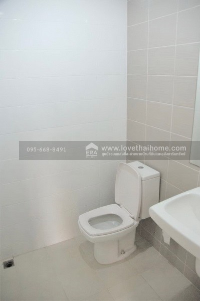 ขายทาวน์โฮม The Ricco Town วัชรพล ถ.ร่วมมิตรพัฒนา พื้นที่ 20.6 ตรว. พร้อมอยู่ แถมเฟอร์นิเจอร์ และแอร์ 4 เครื่อง