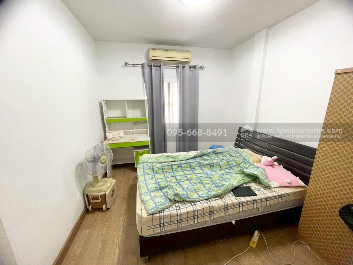 ขายทาวน์โฮม3ชั้น ถนนร่วมมิตรพัฒนา  แยกวัชรพล หมู่บ้าน The Ricco Town  พื้นที่20.6ตรว.ขายเพียงแค่3.19ล้านเท่านั้น สภาพดีพร้อมเข้าอยู่ได้เลย แถมเฟอร์นิเจอร์บวกแอร์4เครื่อง ตัดใจยอมขายขาดทุน รับประกันเลยว่าหาราคาถูกกว่านี้ไม่มีอีกแล้ว